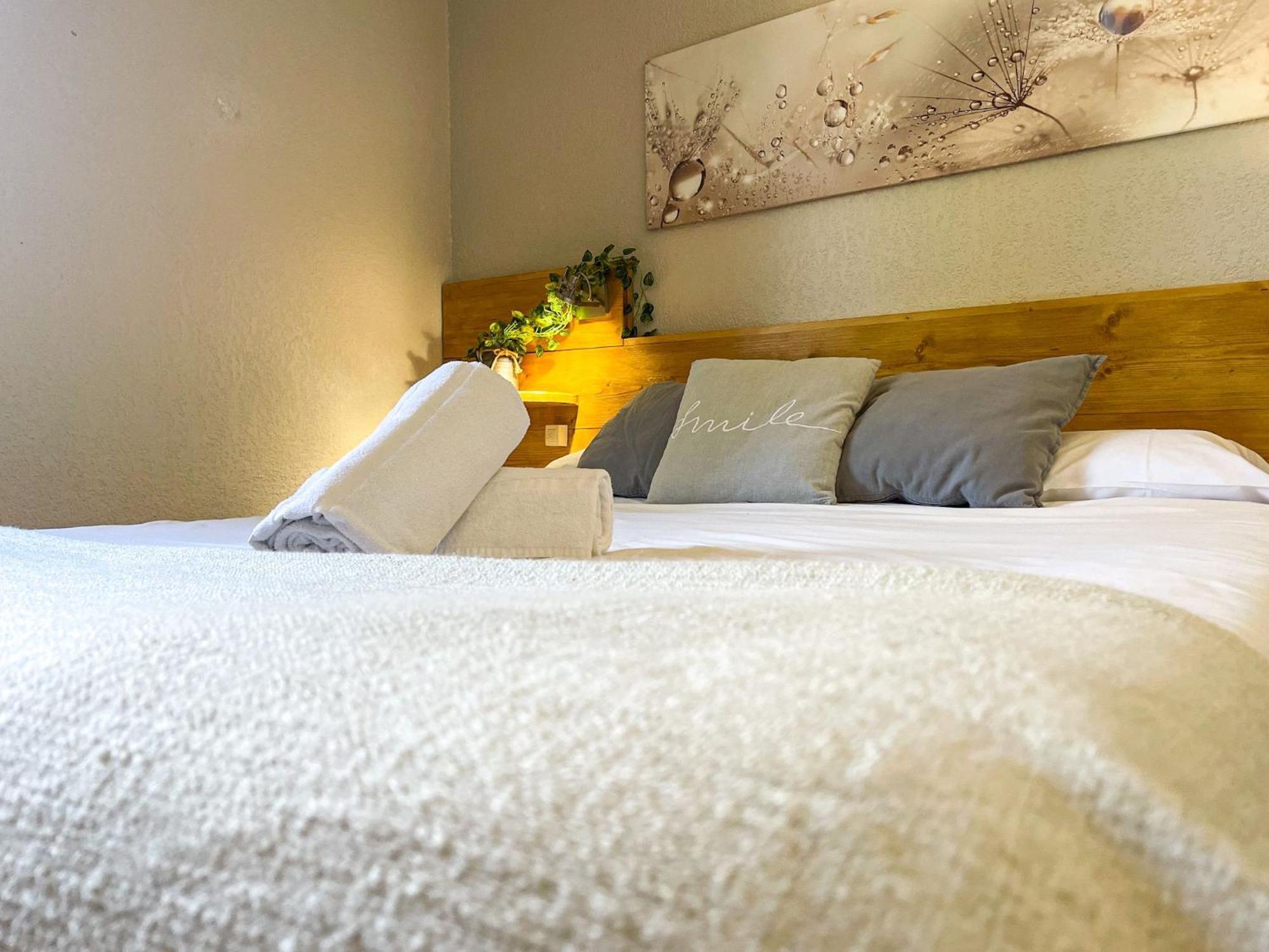Apartamento Ideal Para Parejas En Enveitg Екстериор снимка