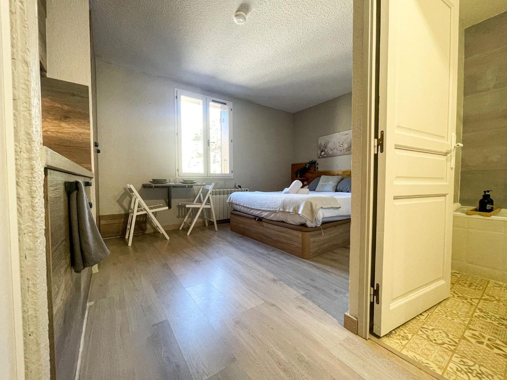 Apartamento Ideal Para Parejas En Enveitg Екстериор снимка